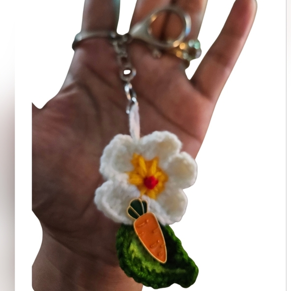 Handmade Keychain Crochet Flower Carrot  Enamel Pin White Zipper Pull Accessory - Picture 11 of 17